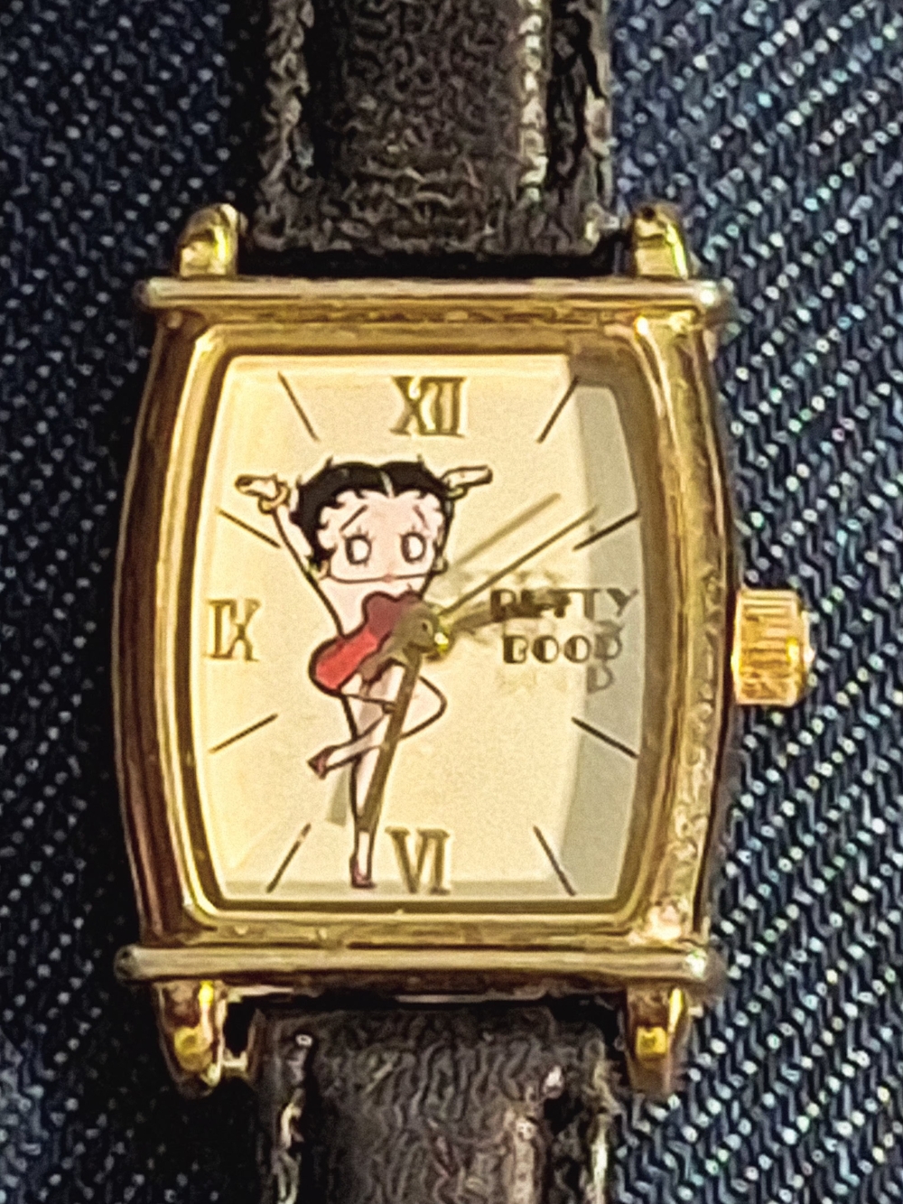 Vintage 2002 Valdawn Betty Boop Gold Tank Watch - Working New Battery